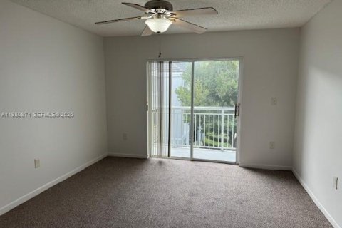 Condo in Cutler Bay, Florida, 2 bedrooms  № 2079927 - photo 15