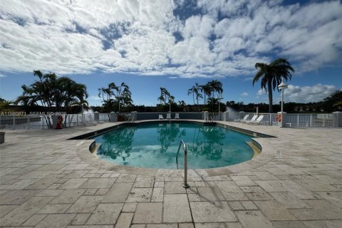 Condo in Cutler Bay, Florida, 2 bedrooms  № 2079927 - photo 9
