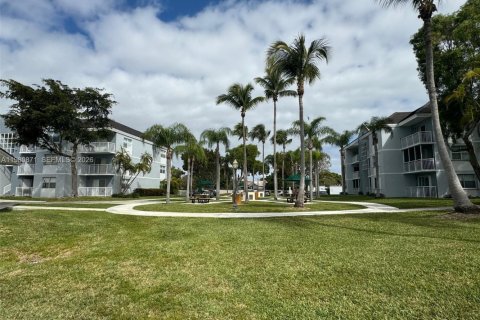 Condo in Cutler Bay, Florida, 2 bedrooms  № 2079927 - photo 8