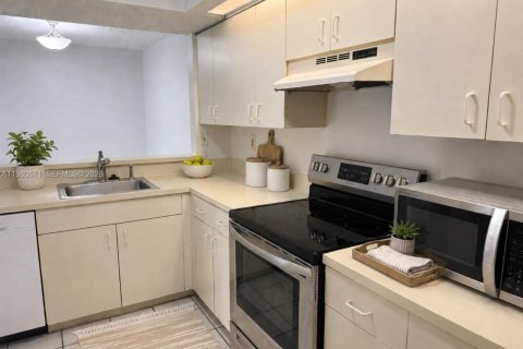 Condo in Cutler Bay, Florida, 2 bedrooms  № 2079927 - photo 7