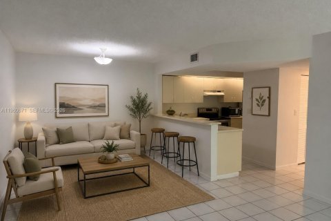 Condo in Cutler Bay, Florida, 2 bedrooms  № 2079927 - photo 1