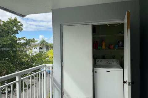 Condo in Cutler Bay, Florida, 2 bedrooms  № 2079927 - photo 11
