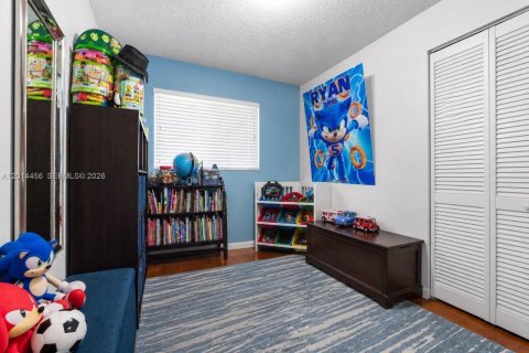 House in Miami, Florida 4 bedrooms, 142.88 sq.m. № 2076495 - photo 11