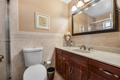 House in Miami, Florida 4 bedrooms, 142.88 sq.m. № 2076495 - photo 8