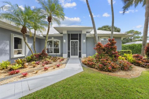 House in Palm City, Florida 3 bedrooms, 192.77 sq.m. № 2402396 - photo 2