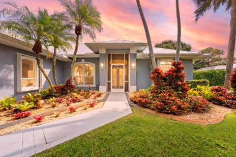 House in Palm City, Florida 3 bedrooms, 192.77 sq.m. № 2402396