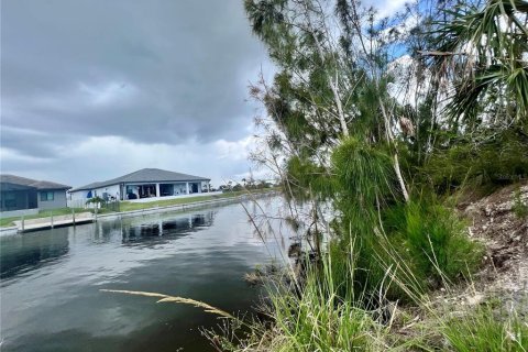 Terrain à Cape Coral, Floride № 2275670