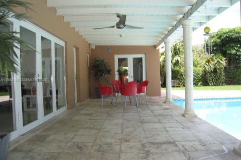 Casa en venta en Pinecrest, Florida, 4 dormitorios, 284.56 m2 № 2050048 - foto 11