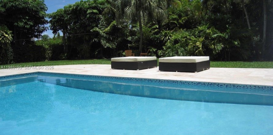 Casa en Pinecrest, Florida 4 dormitorios, 284.56 m2 № 2050048