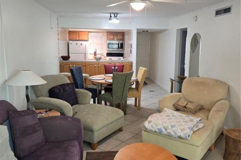 Condo in Largo, Florida, 2 bedrooms  № 2148543 - photo 8