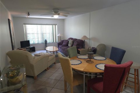 Condo in Largo, Florida, 2 bedrooms  № 2148543 - photo 6