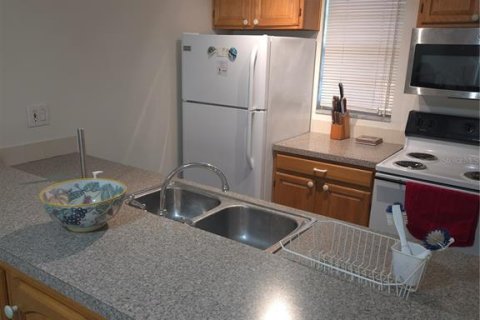 Condo in Largo, Florida, 2 bedrooms  № 2148543 - photo 4