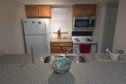 Condo in Largo, Florida, 2 bedrooms  № 2148543 - photo 5
