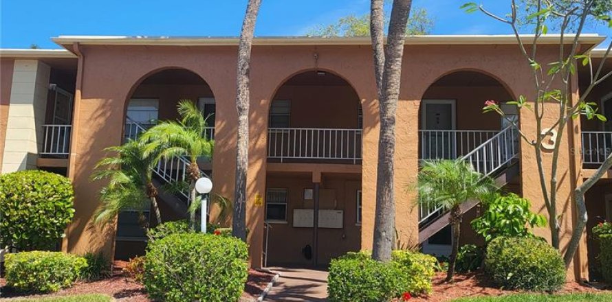 Condo in Largo, Florida, 2 bedrooms  № 2148543