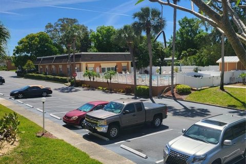 Condo in Largo, Florida, 2 bedrooms  № 2148543 - photo 10