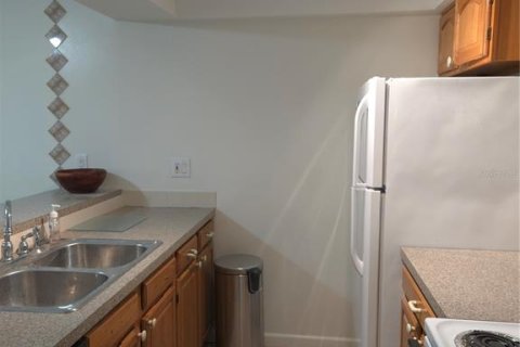 Condo in Largo, Florida, 2 bedrooms  № 2148543 - photo 3