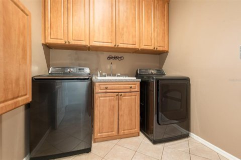 Casa en venta en Orlando, Florida, 4 dormitorios, 288 m2 № 1914225 - foto 13