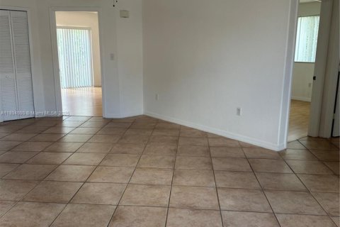 Casa en venta en Doral, Florida, 3 dormitorios, 119.84 m2 № 1945877 - foto 5