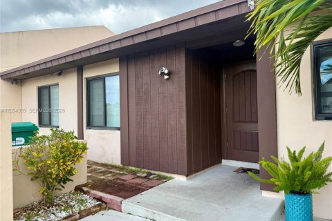 Купить таунхаус в Майами, Флорида 3 спальни, 97.55м2, № 2041277 - фото 2