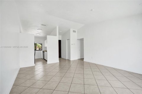 Adosado en venta en Miami, Florida, 3 dormitorios, 97.55 m2 № 2041277 - foto 17