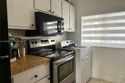 Купить таунхаус в Майами, Флорида 3 спальни, 97.55м2, № 2041277 - фото 5