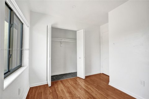 Adosado en venta en Miami, Florida, 3 dormitorios, 97.55 m2 № 2041277 - foto 25