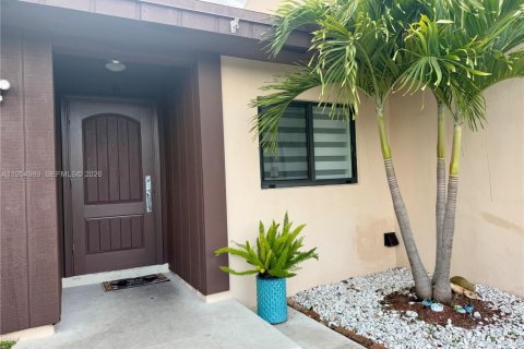 Таунхаус в Майами, Флорида 3 спальни, 97.55м2 № 2041277