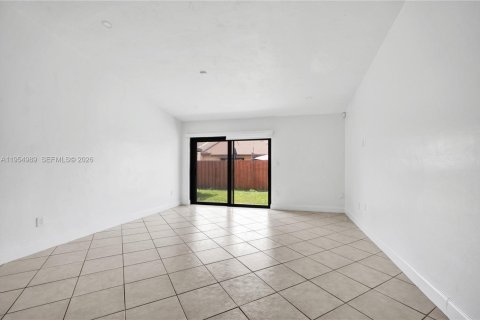 Adosado en venta en Miami, Florida, 3 dormitorios, 97.55 m2 № 2041277 - foto 16