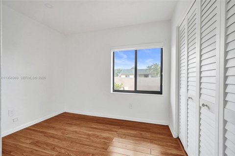 Adosado en venta en Miami, Florida, 3 dormitorios, 97.55 m2 № 2041277 - foto 29
