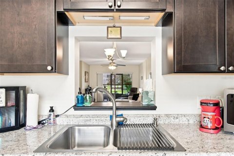 Condo in Dunedin, Florida, 2 bedrooms № 2383364 - photo 7