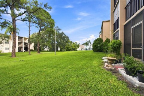 Condo in Dunedin, Florida, 2 bedrooms № 2383364 - photo 25