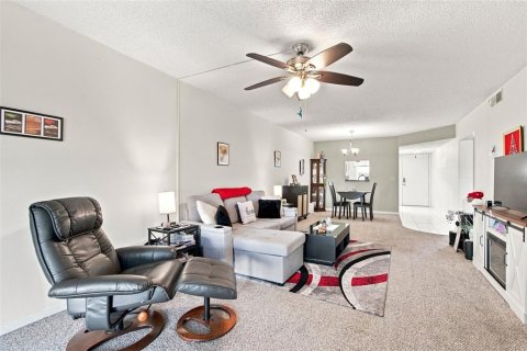 Condo in Dunedin, Florida, 2 bedrooms № 2383364 - photo 14