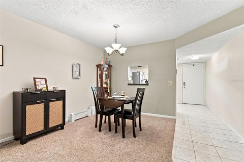 Condo in Dunedin, Florida, 2 bedrooms № 2383364 - photo 9