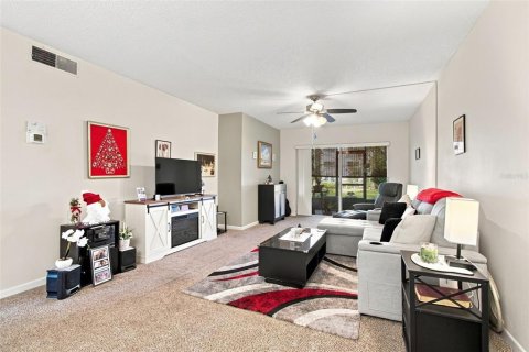 Condo in Dunedin, Florida, 2 bedrooms № 2383364 - photo 11