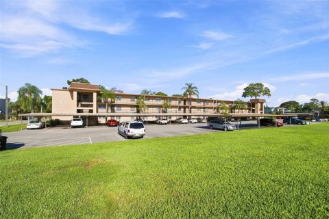 Condo in Dunedin, Florida, 2 bedrooms  № 2383364