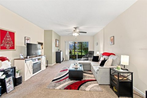 Condo in Dunedin, Florida, 2 bedrooms № 2383364 - photo 12