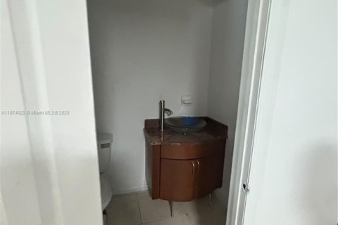 Купить виллу или дом в Майами-Гарденс, Флорида 3 спальни, 157.19м2, № 1927388 - фото 18