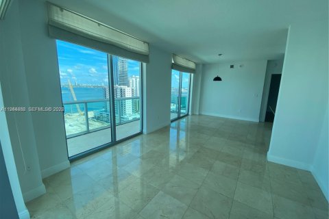 Condo in Miami, Florida, 2 bedrooms  № 2001057 - photo 17