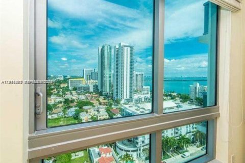 Condo in Miami, Florida, 2 bedrooms  № 2001057 - photo 22