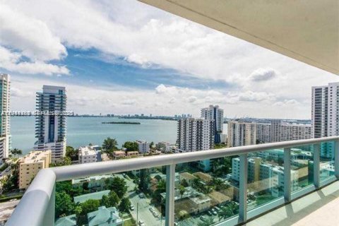 Condo in Miami, Florida, 2 bedrooms  № 2001057