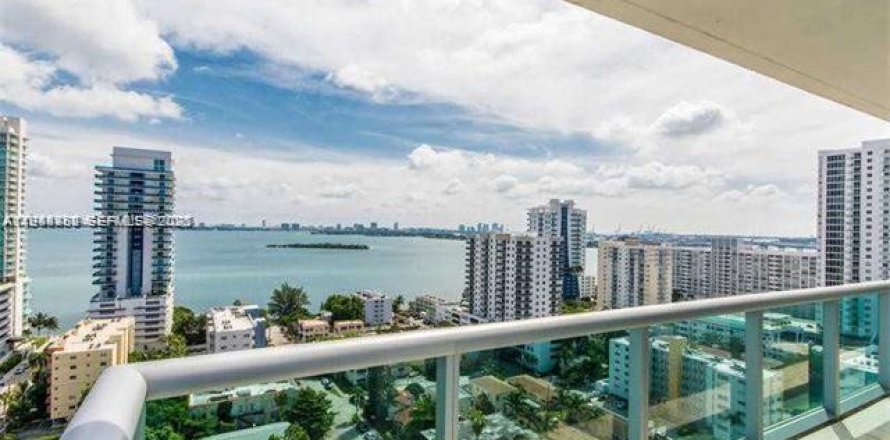 Condo in Miami, Florida, 2 bedrooms  № 2001057