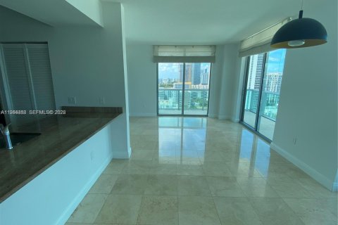 Condo in Miami, Florida, 2 bedrooms  № 2001057 - photo 16
