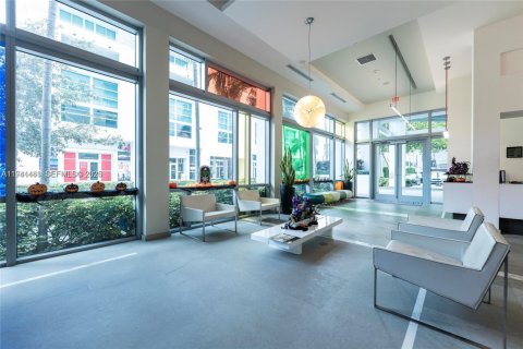 Condo in Miami, Florida, 2 bedrooms  № 2001057 - photo 8