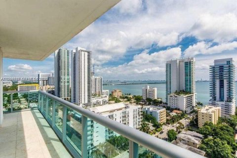 Condo in Miami, Florida, 2 bedrooms  № 2001057 - photo 4