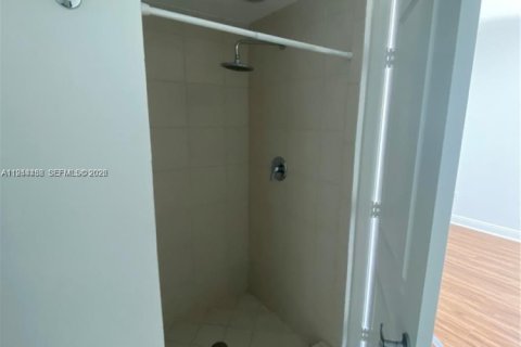 Condo in Miami, Florida, 2 bedrooms  № 2001057 - photo 26