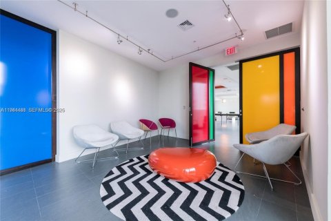 Condo in Miami, Florida, 2 bedrooms  № 2001057 - photo 10