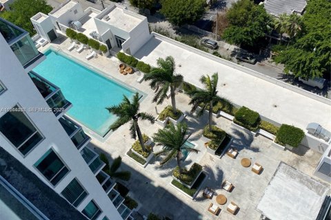 Condo in Miami, Florida, 2 bedrooms  № 2001057 - photo 28