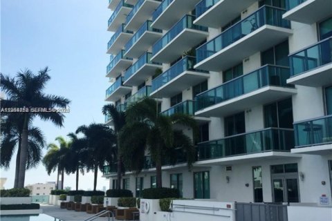 Condo in Miami, Florida, 2 bedrooms  № 2001057 - photo 29