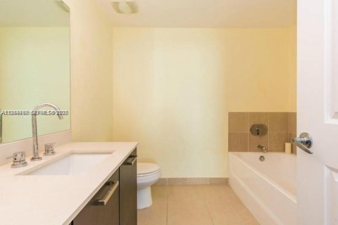 Condo in Miami, Florida, 2 bedrooms  № 2001057 - photo 18