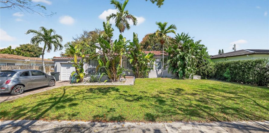 Дом в Майами-Шорс, Флорида 3 спальни, 129.41м2 № 2044981